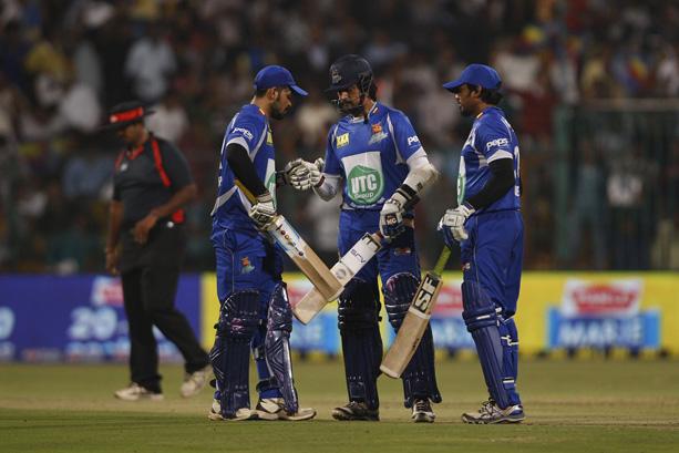 Karnataka Bulldozers Vs Bengal Tigers Match Photos