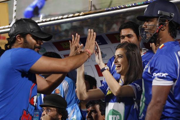 Karnataka Bulldozers Vs Bengal Tigers Match Photos