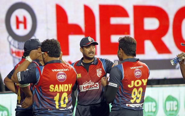 Karnataka Bulldozers Vs Bengal Tigers Match Photos