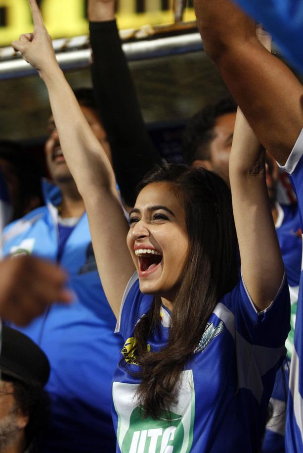 Karnataka Bulldozers Vs Bengal Tigers Match Photos