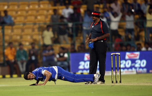 Karnataka Bulldozers Vs Bengal Tigers Match Photos