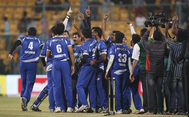 Karnataka Bulldozers Vs Bengal Tigers Match Photos