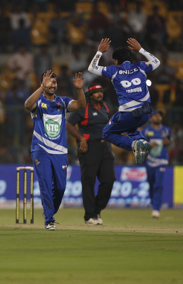 Karnataka Bulldozers Vs Bengal Tigers Match Photos