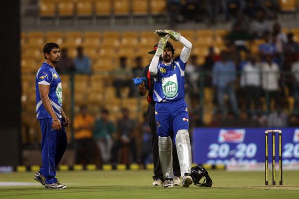 Karnataka Bulldozers Vs Bengal Tigers Match Photos