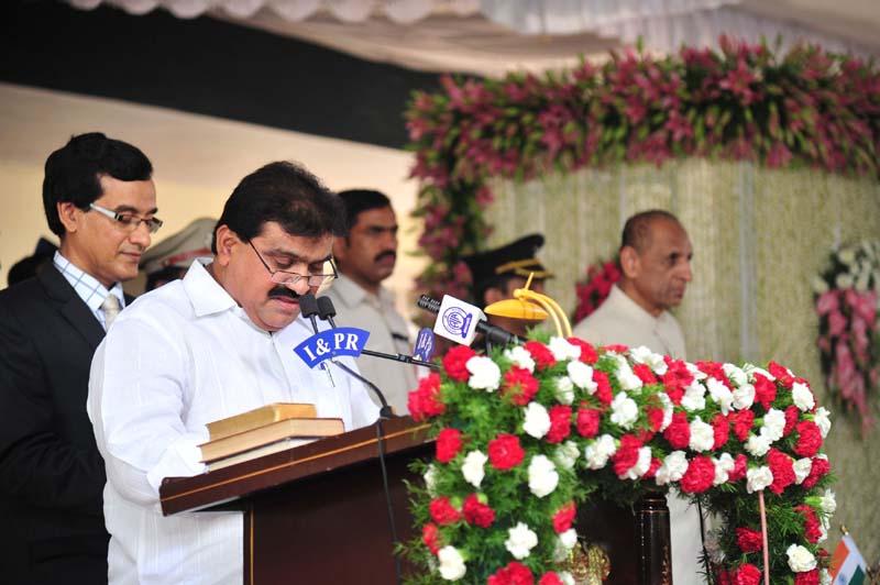 KCR sworn in as First CM