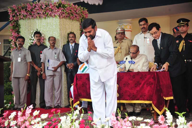 KCR sworn in as First CM