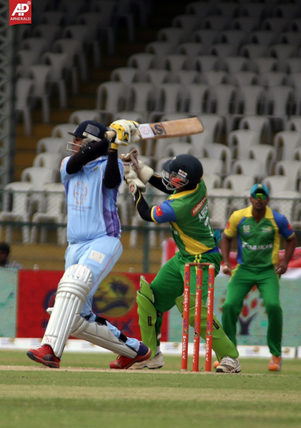 Kerala Strikers Vs Bhojpuri Dabanggs Match Pics