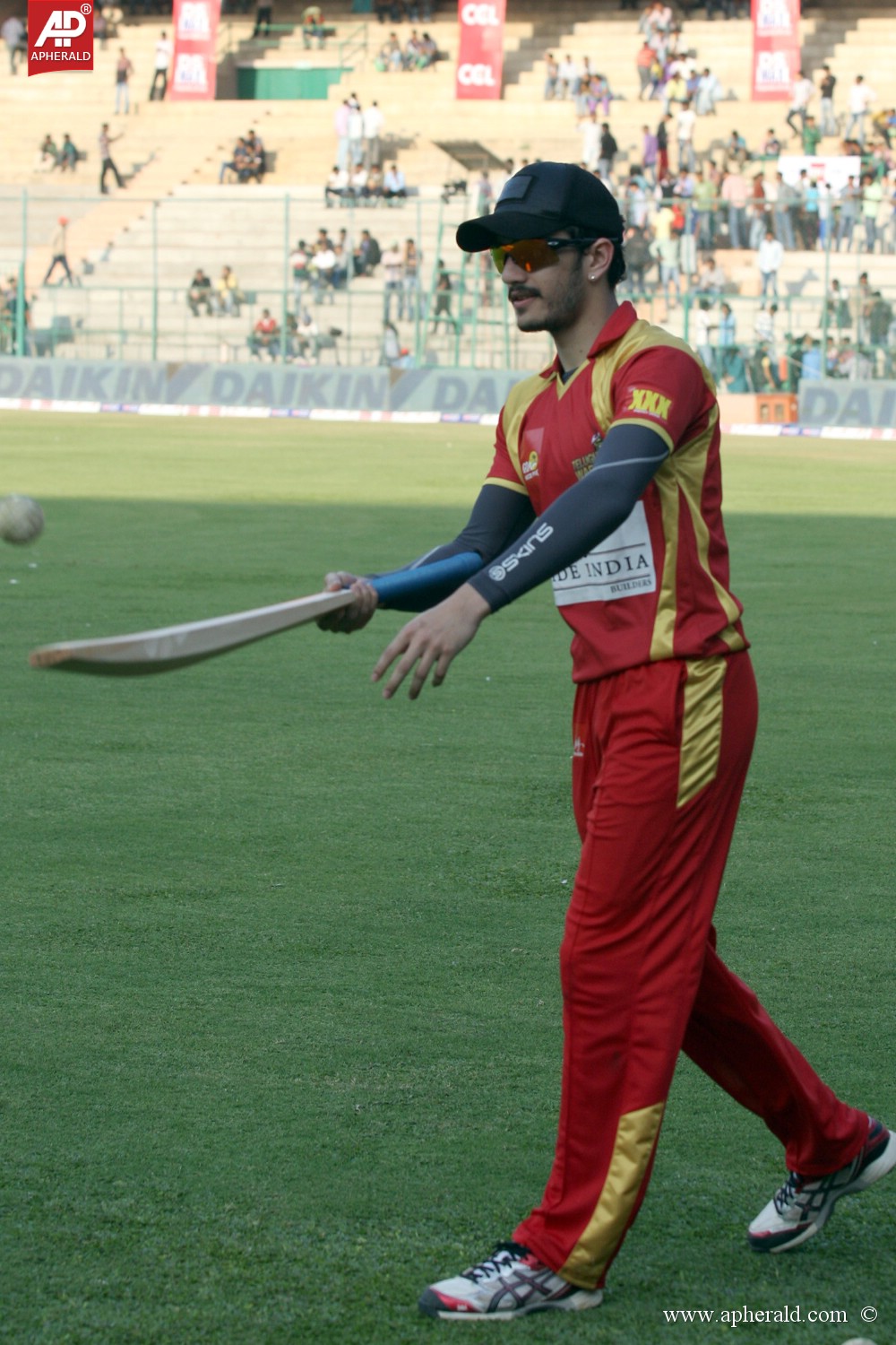 Kerala Strikers Vs Telugu Warriors Match Photos