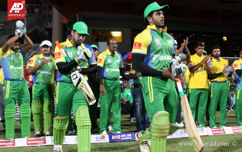 Kerala Strikers Vs Telugu Warriors Match Photos