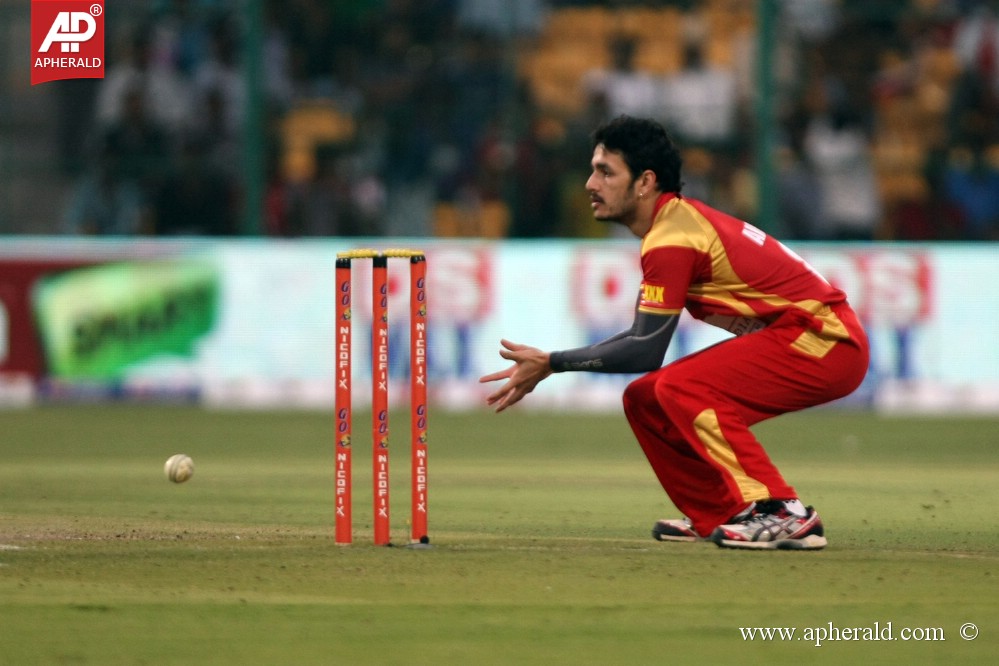 Kerala Strikers Vs Telugu Warriors Match Photos