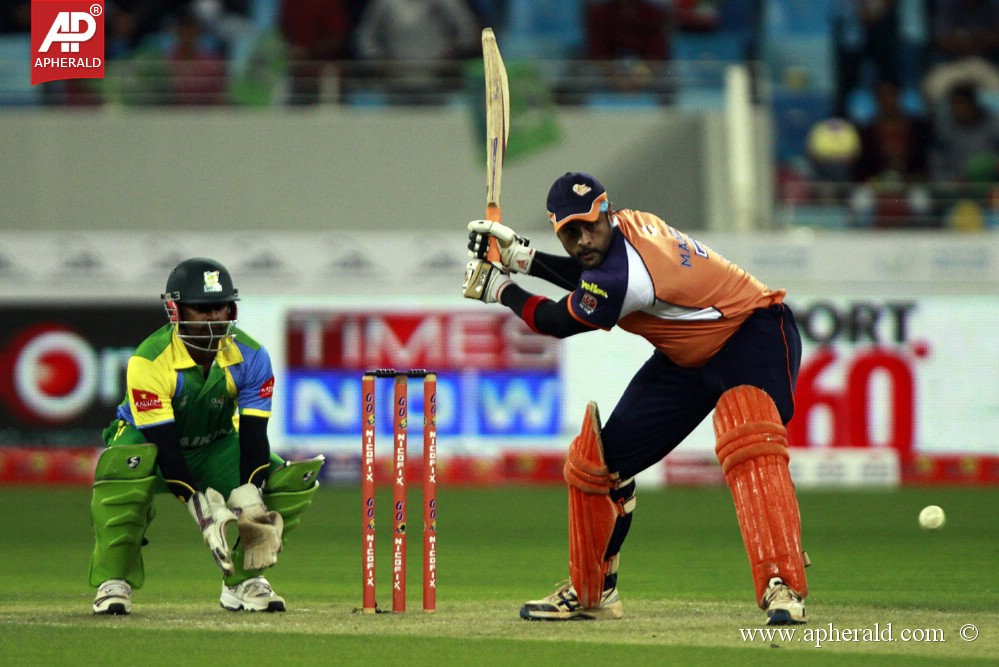 CCL 4 Kerala Strikers Vs Veer Marathi Match Pics