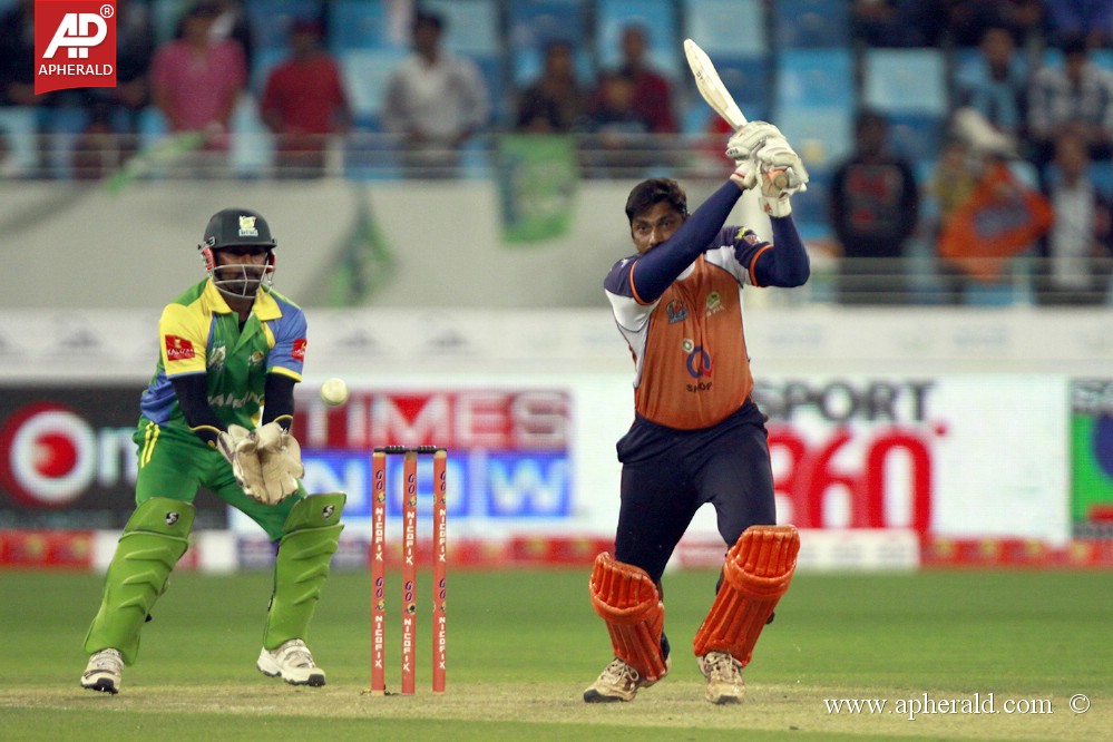 CCL 4 Kerala Strikers Vs Veer Marathi Match Pics