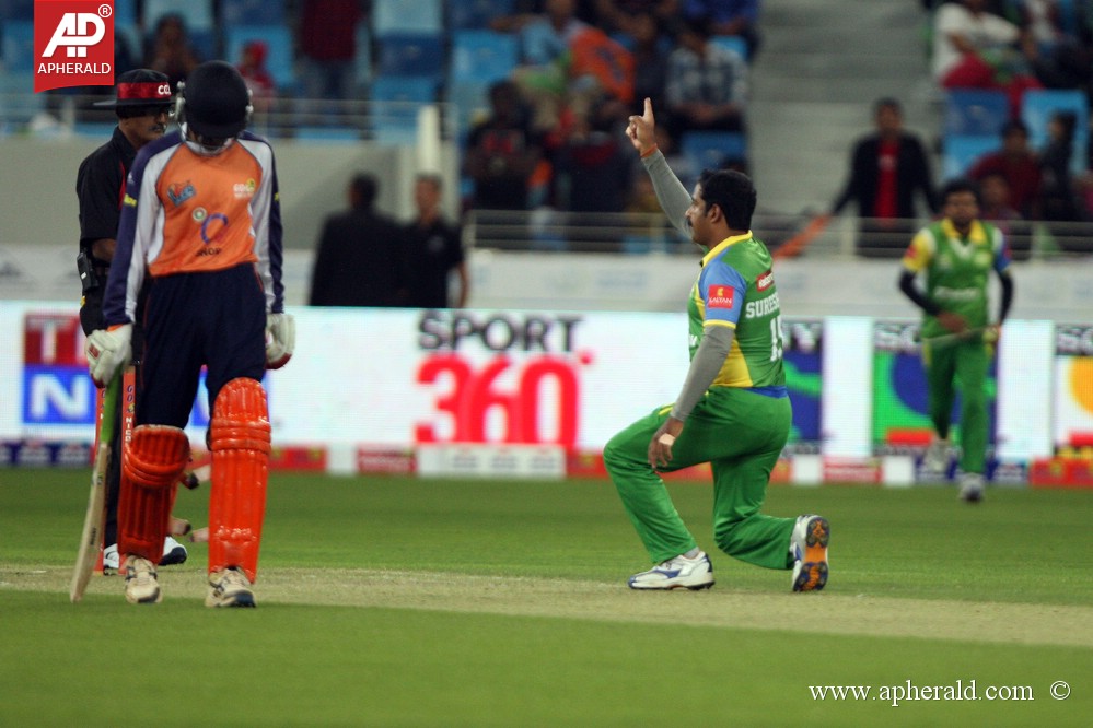 CCL 4 Kerala Strikers Vs Veer Marathi Match Pics