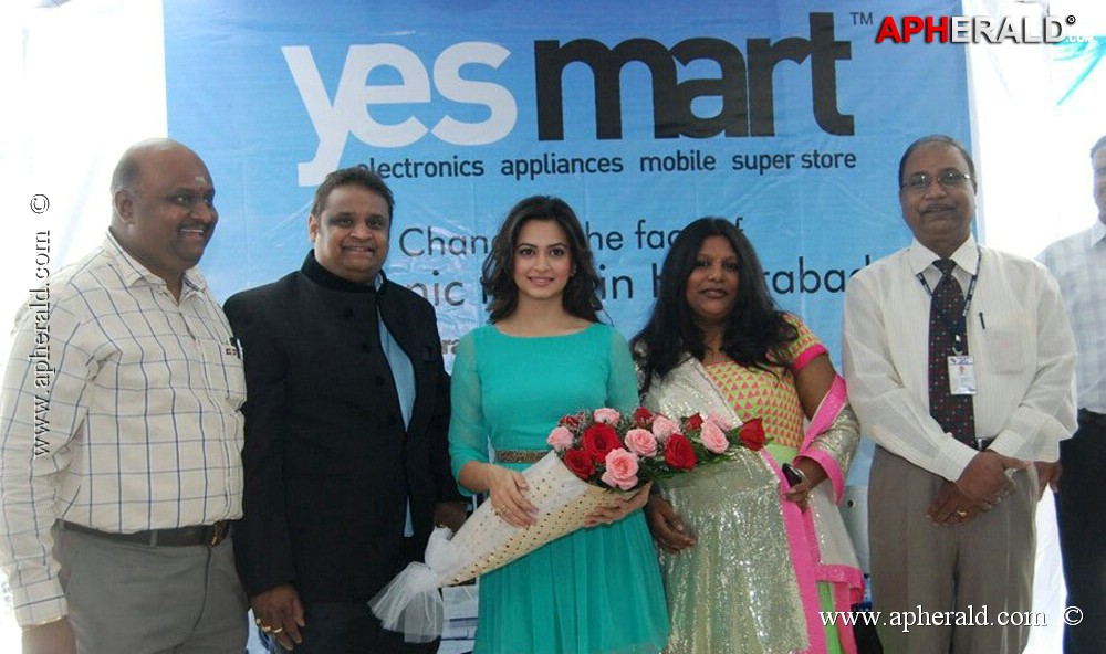 Kriti Kharbanda Launches Yes Mart At Kompally