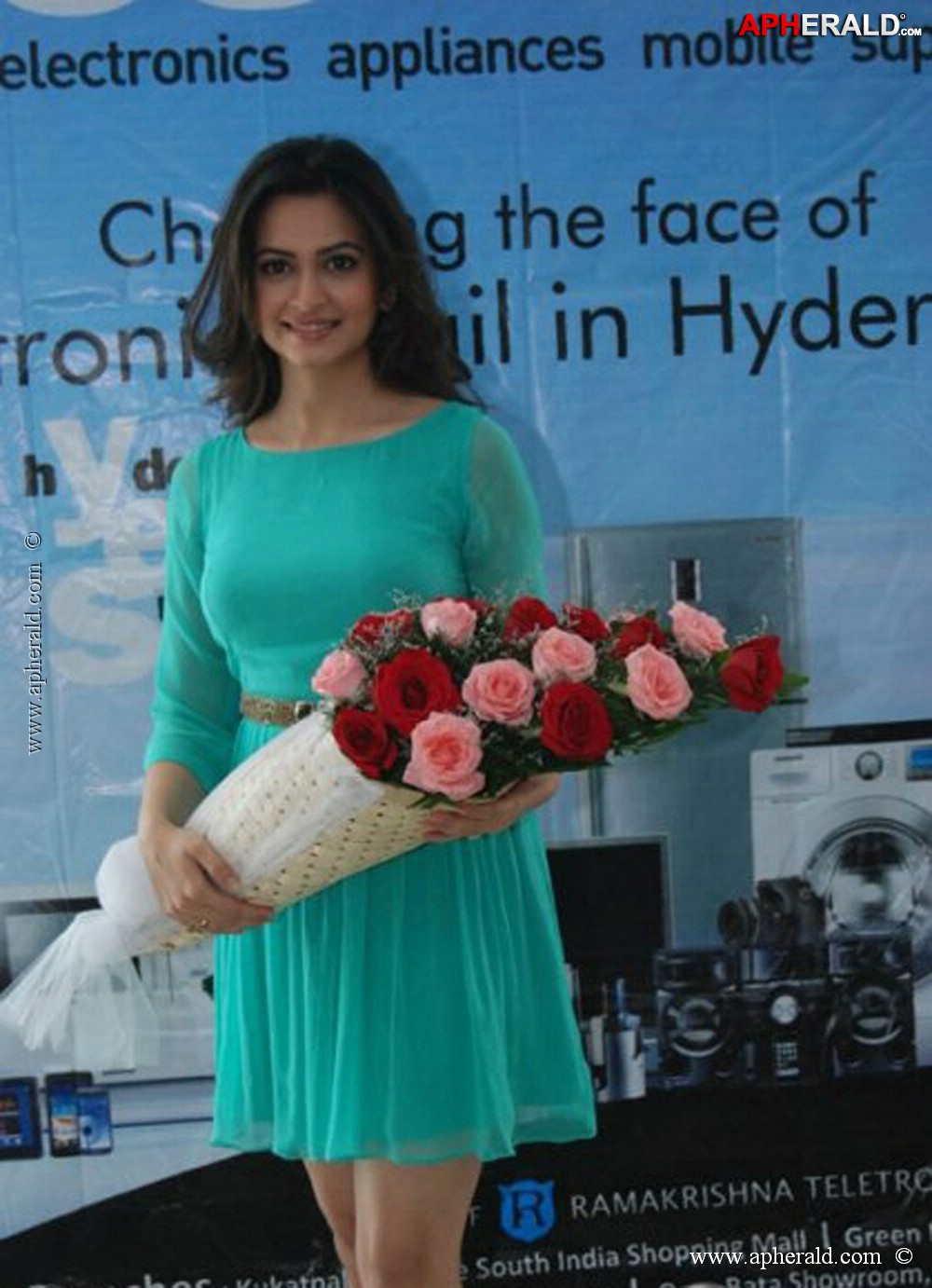 Kriti Kharbanda Launches Yes Mart At Kompally