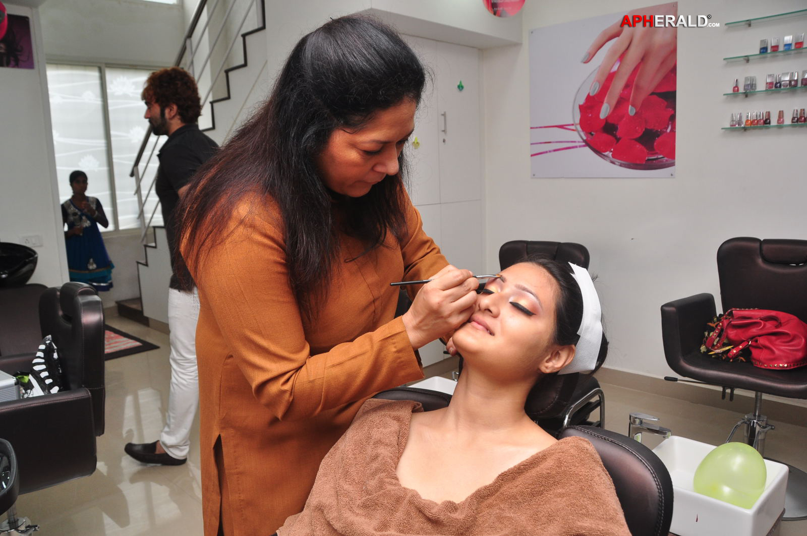 Lakme Beauty Make up to Hyderabadi brides