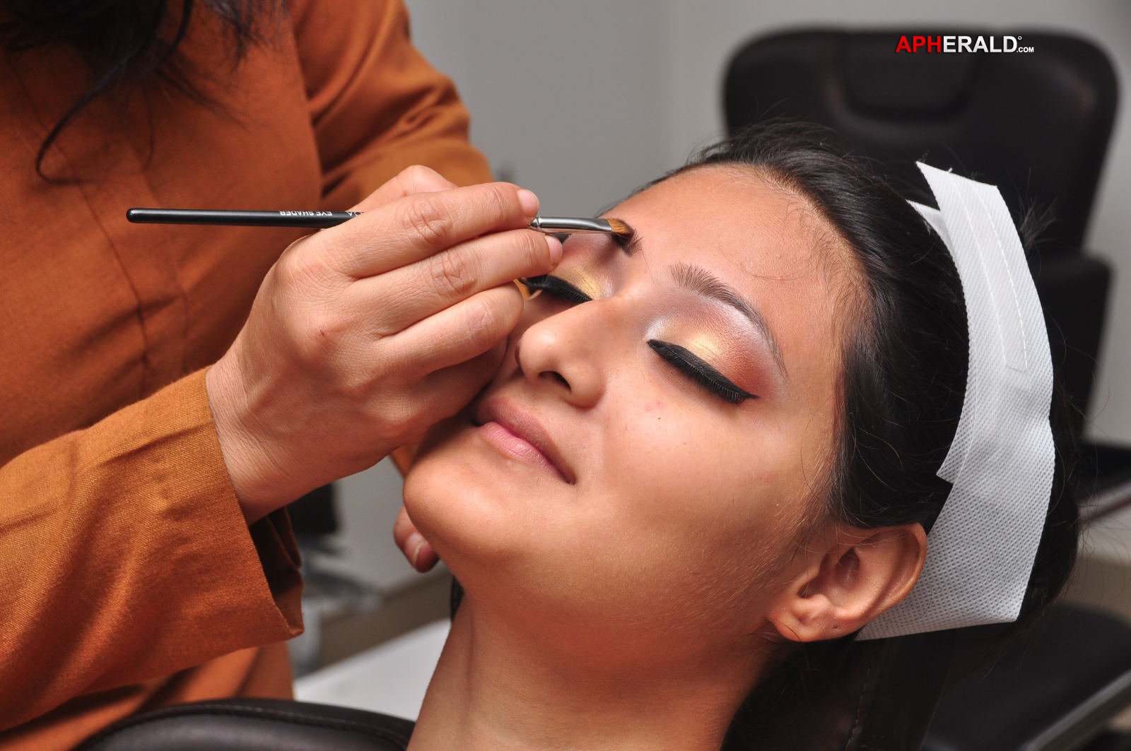 Lakme Beauty Make up to Hyderabadi brides