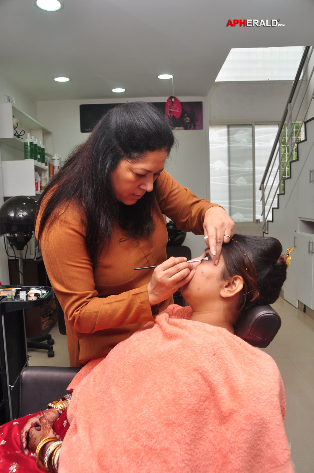 Lakme Beauty Make up to Hyderabadi brides