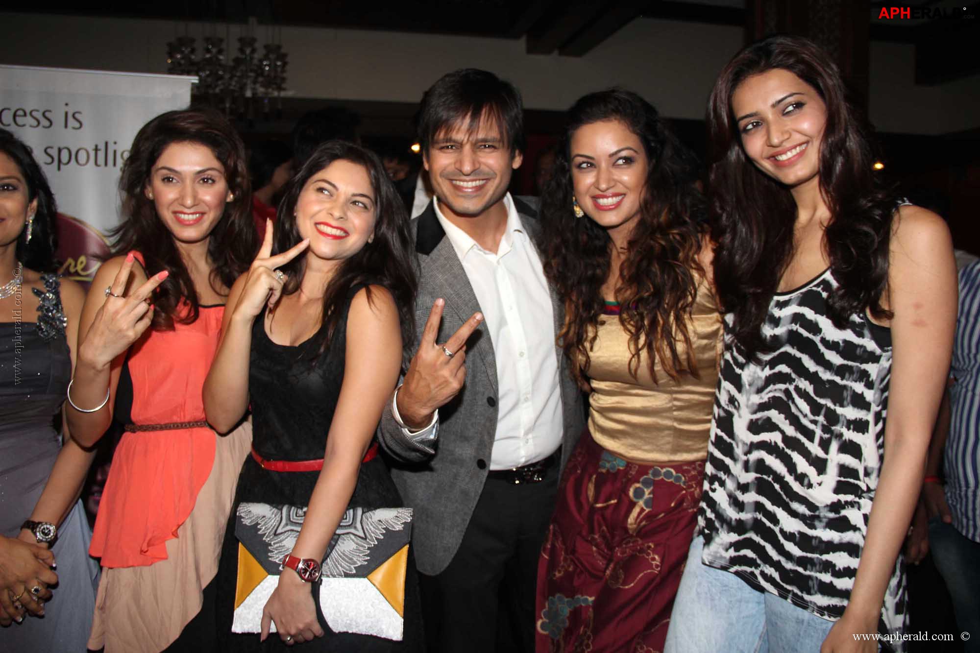  Lalitya Munshaw releases Lounge album
