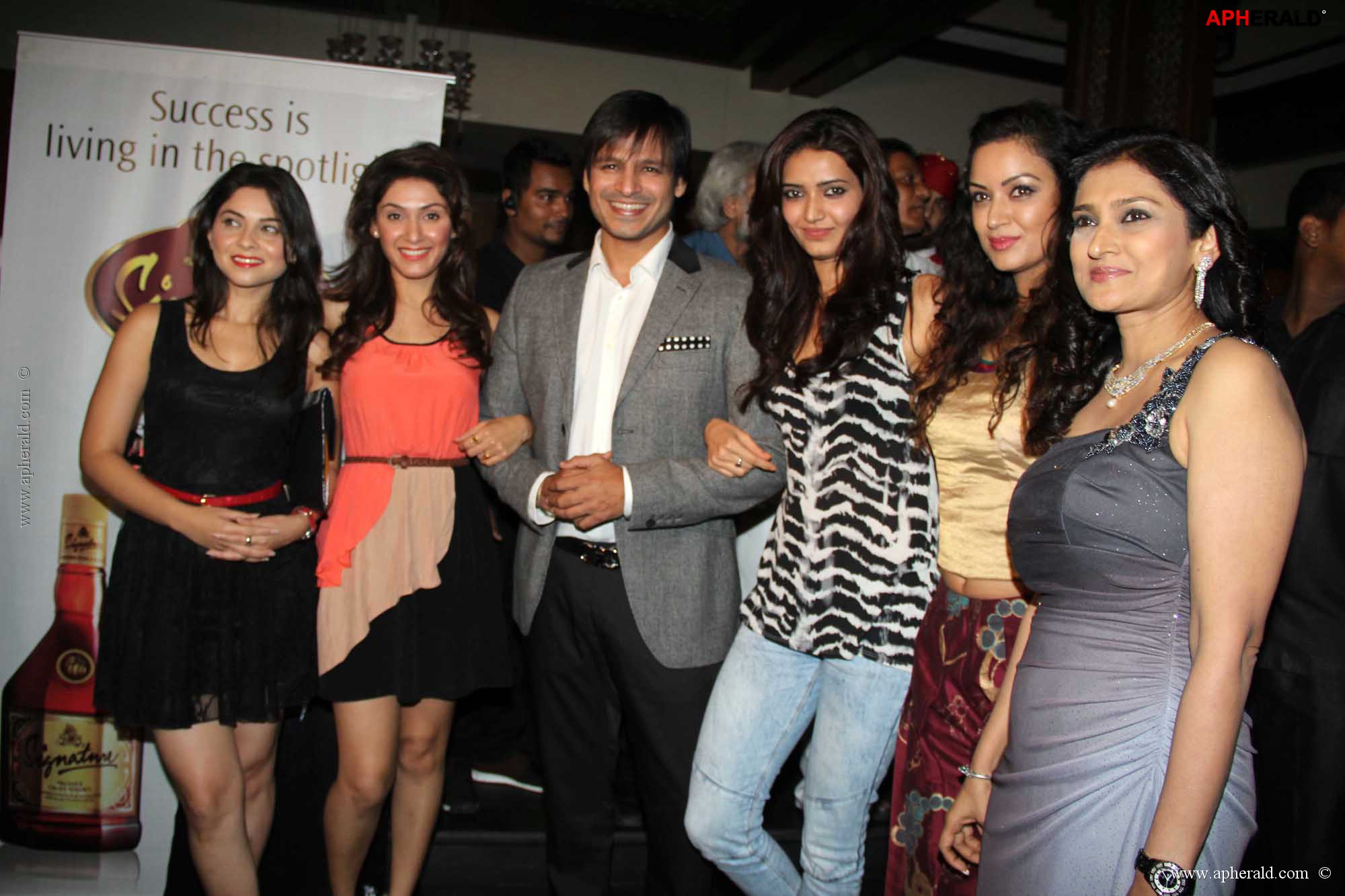  Lalitya Munshaw releases Lounge album
