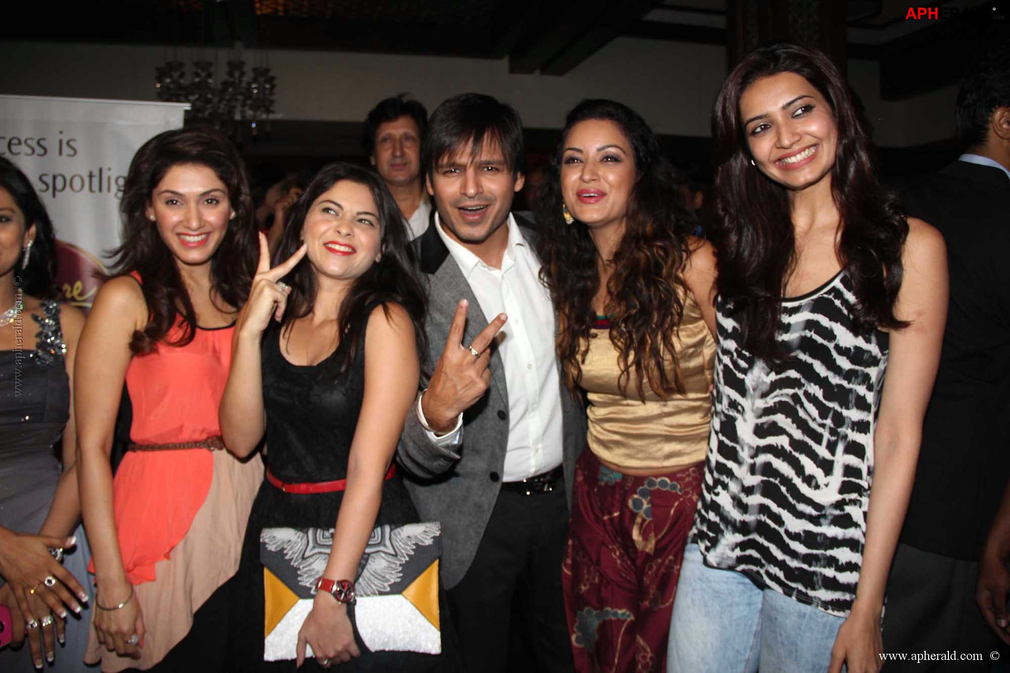  Lalitya Munshaw releases Lounge album