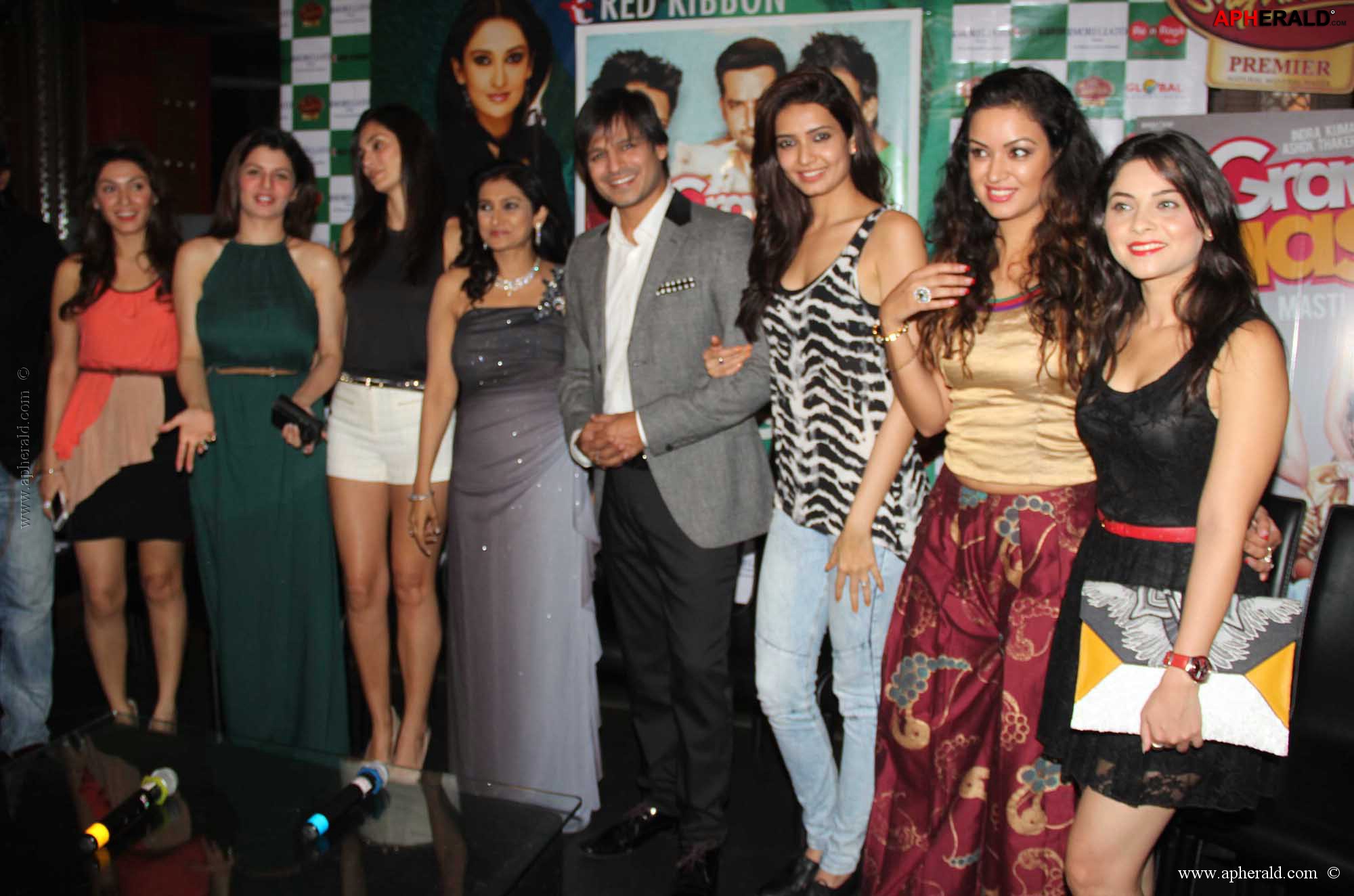  Lalitya Munshaw releases Lounge album