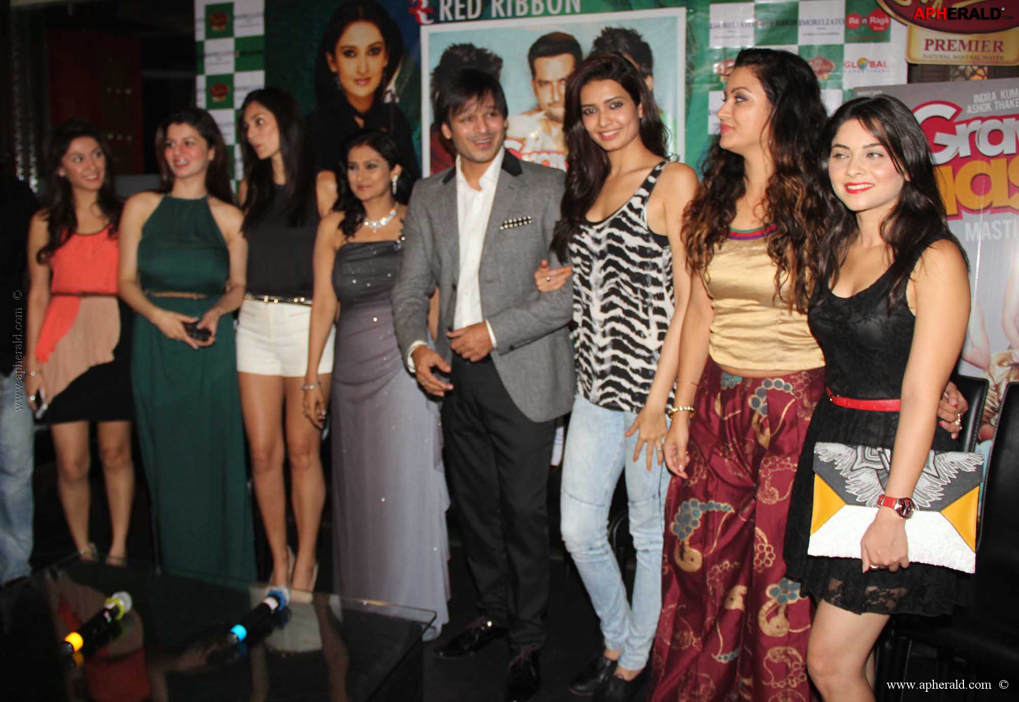  Lalitya Munshaw releases Lounge album