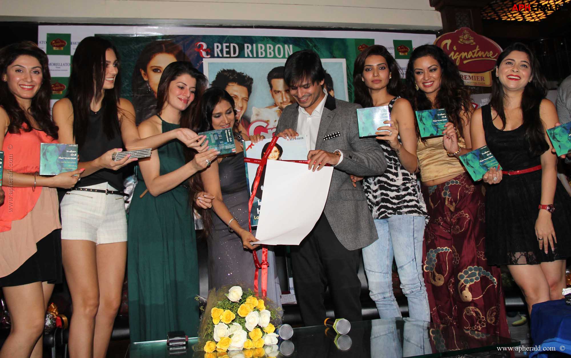  Lalitya Munshaw releases Lounge album