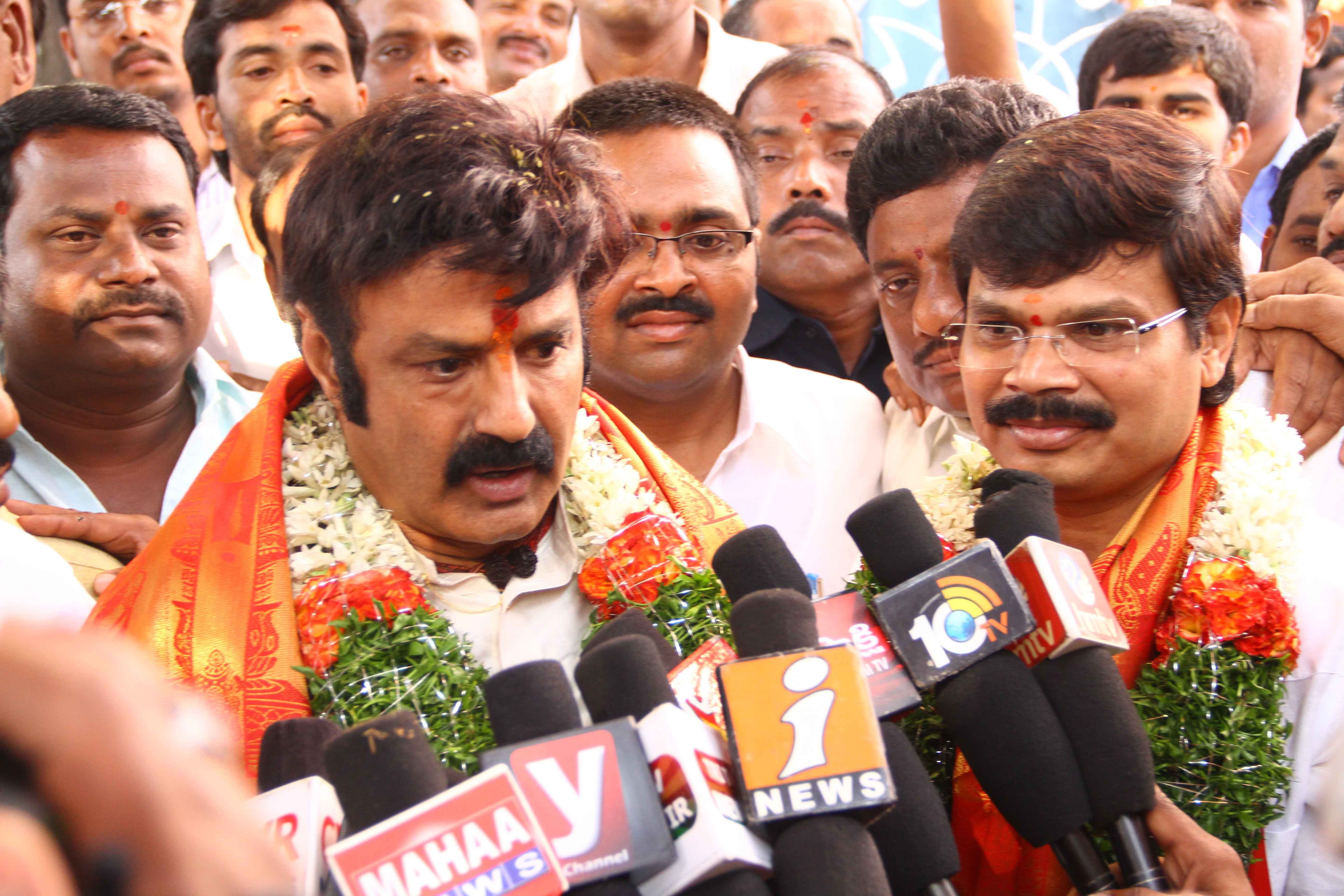 Legend Movie Success Tour Pictures