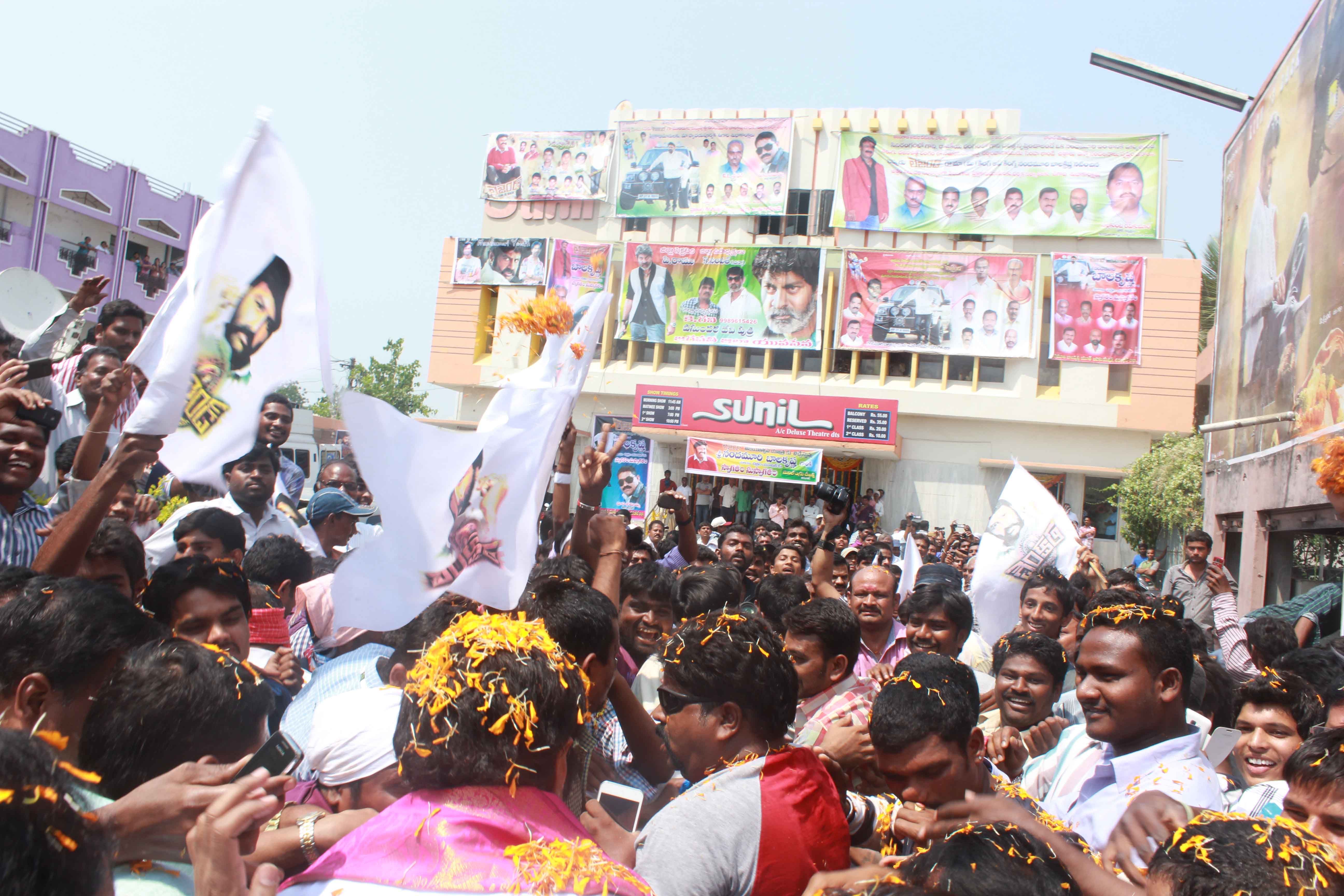 Legend Movie Success Tour Pictures