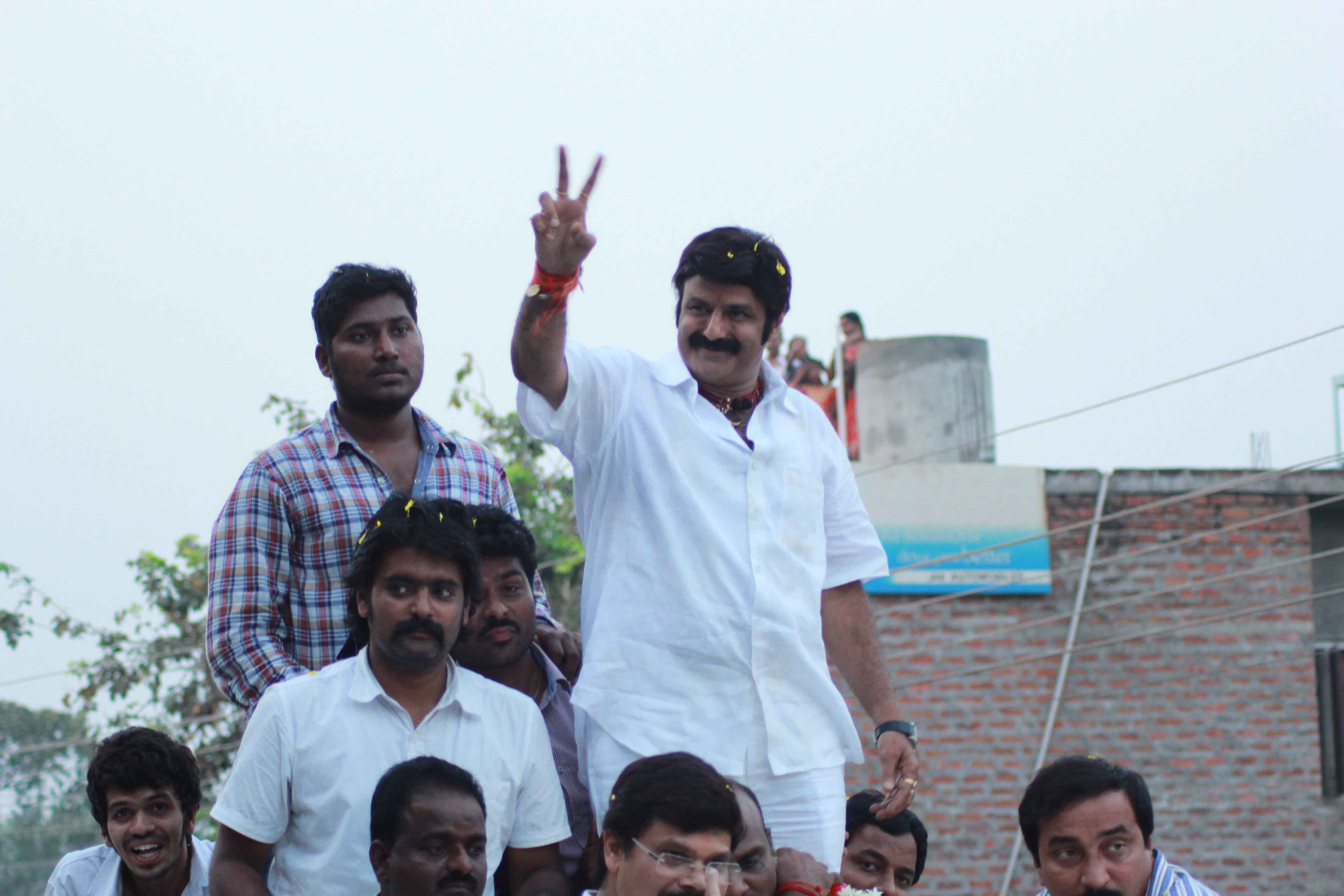 Legend Movie Success Tour Pictures