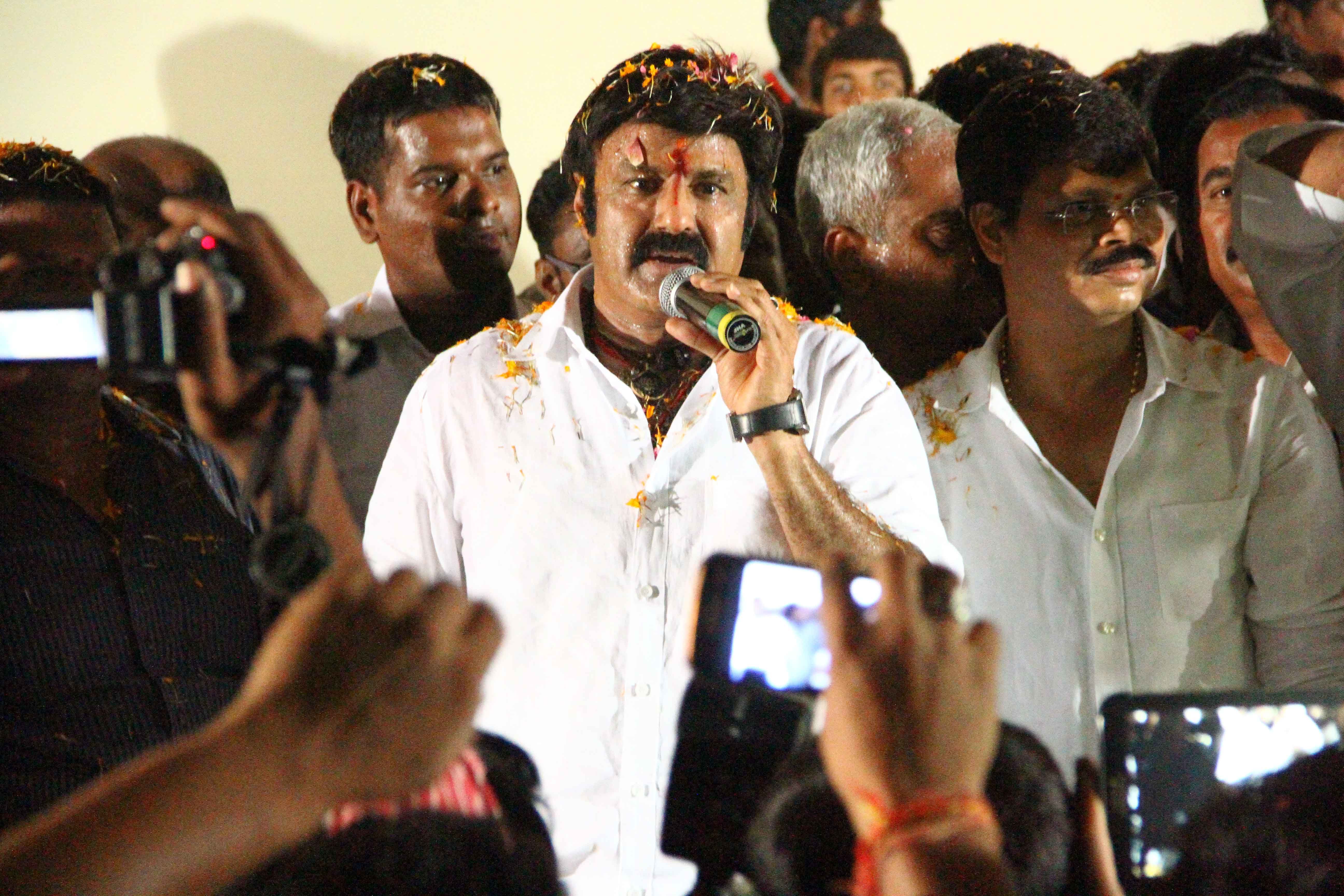 Legend Movie Success Tour Pictures