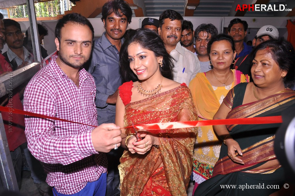 Madhavi Latha at National Silk Expo