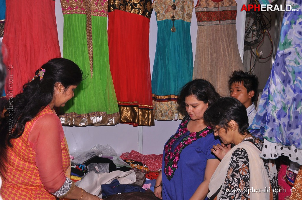 Madhavi Latha at National Silk Expo