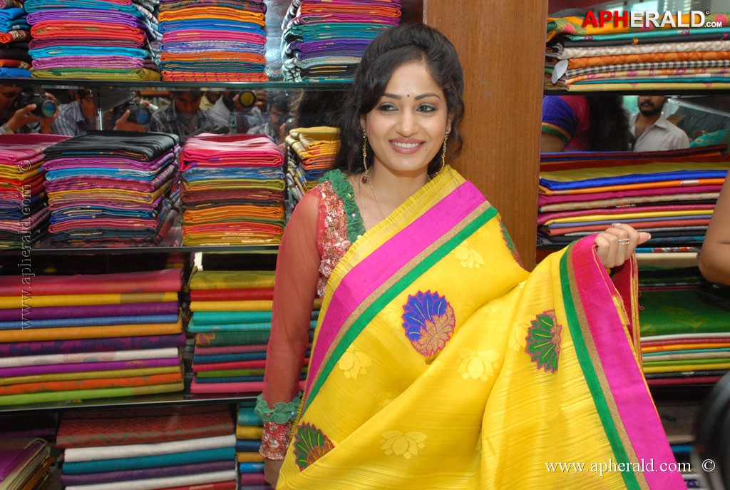 Madhavi Latha Launch Sreeja Fashions