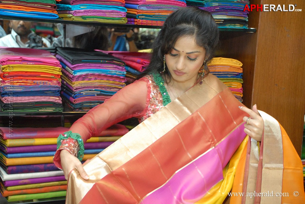 Madhavi Latha Launch Sreeja Fashions