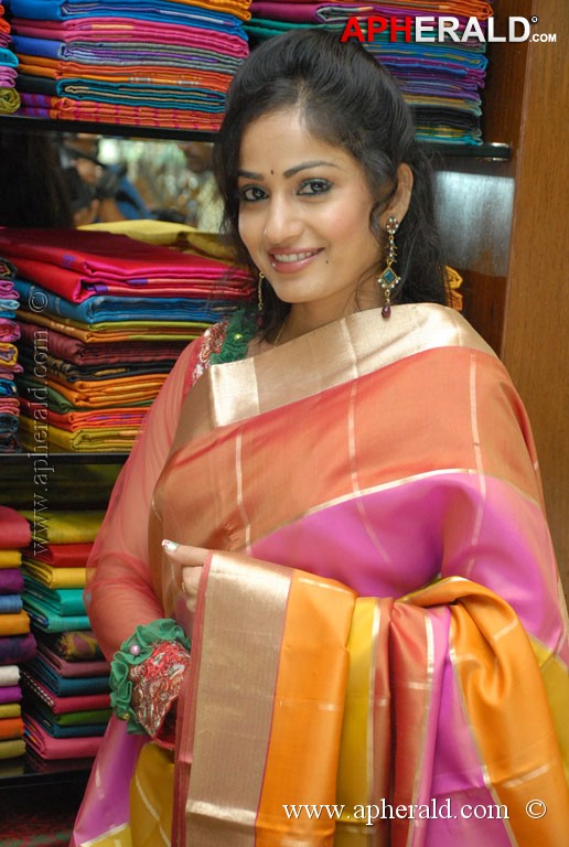 Madhavi Latha Launch Sreeja Fashions