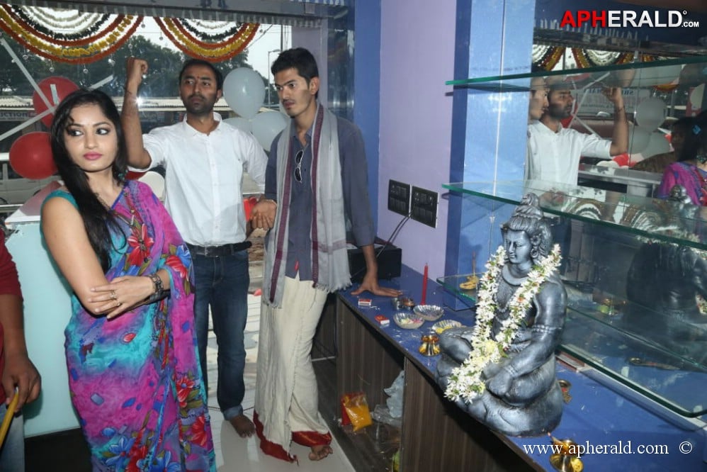 Madhavi Latha Launches Shiva Sai Reddy Sweets