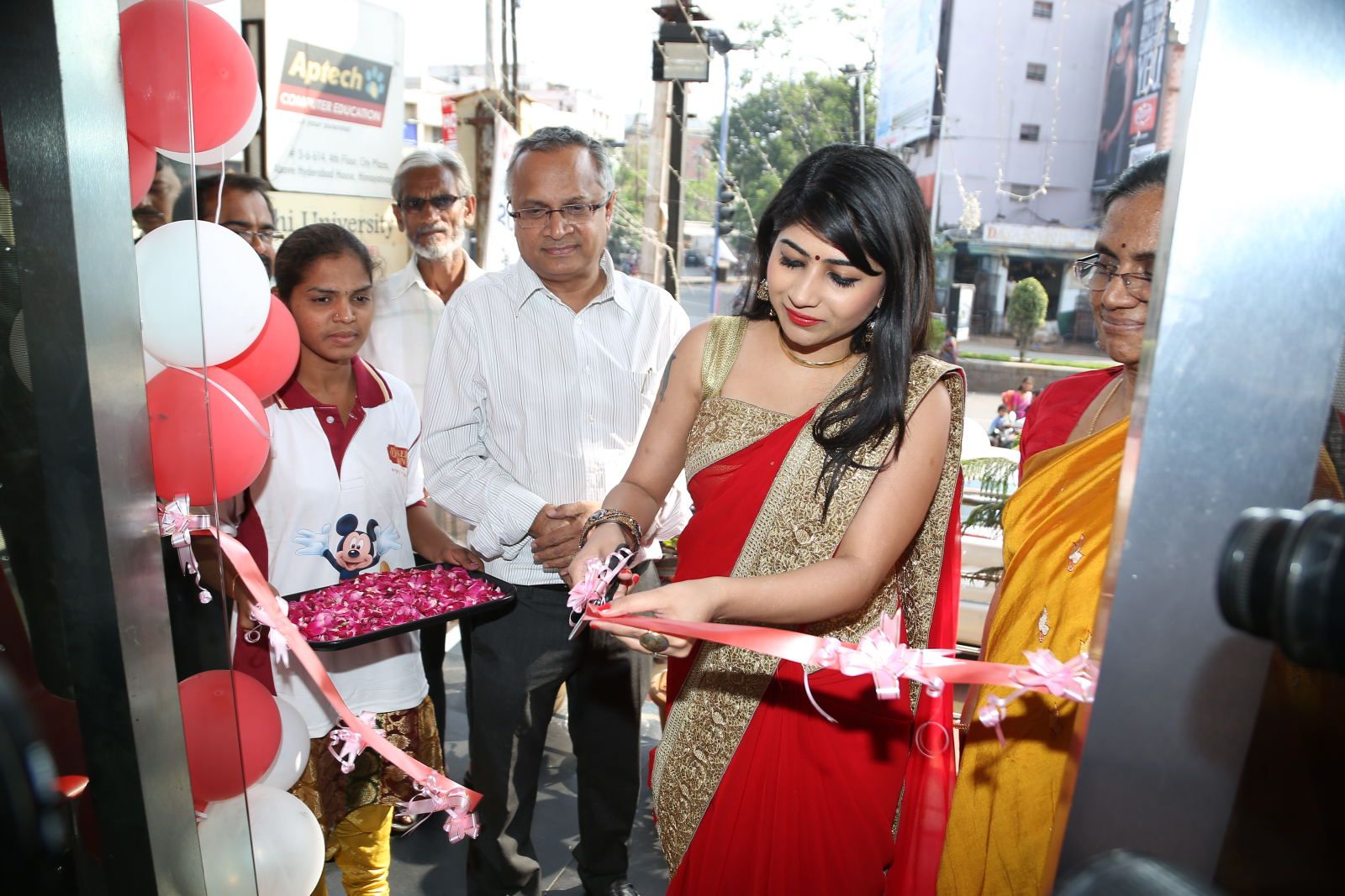 Madhulagna Das Inaugurates Bakers Inn