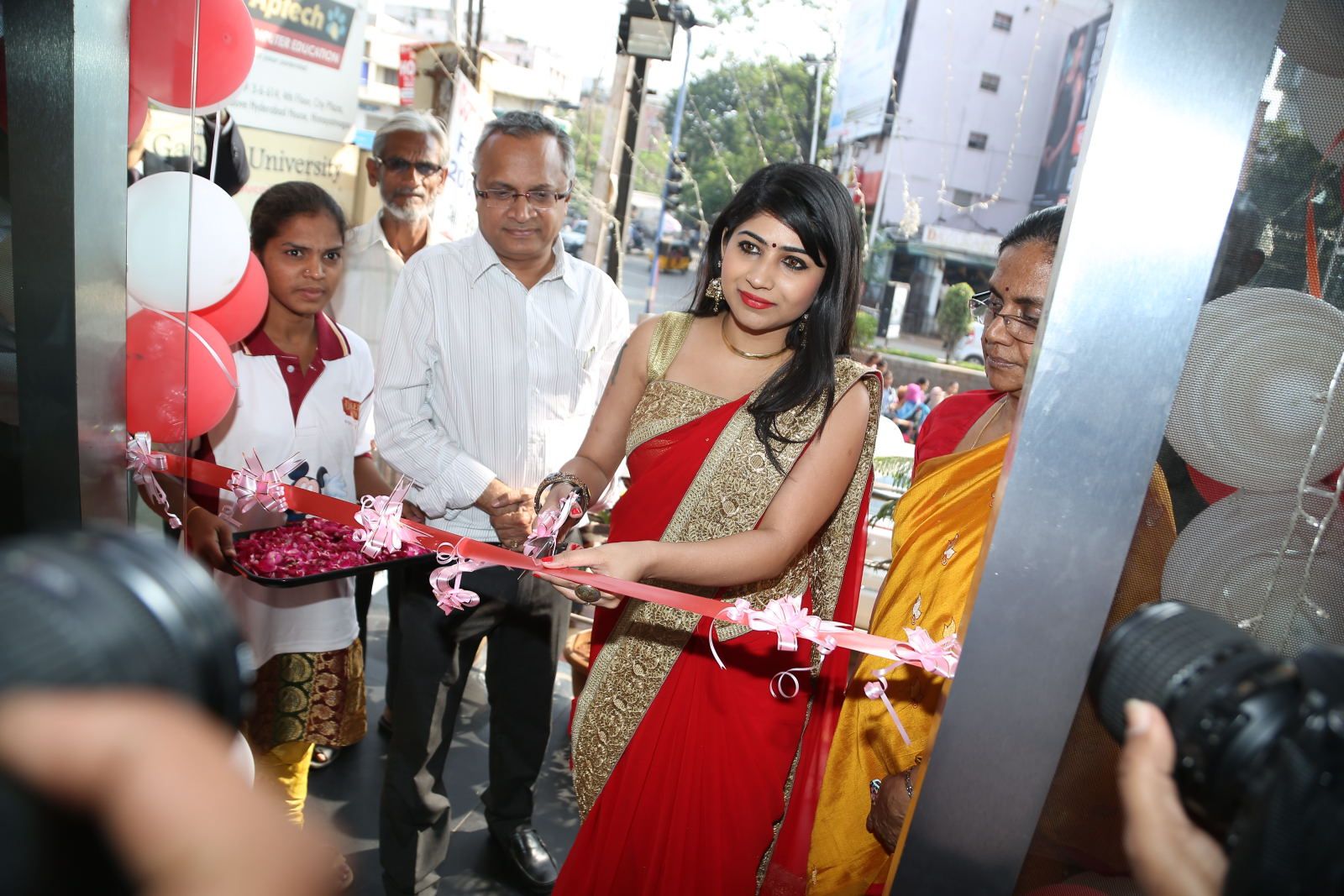 Madhulagna Das Inaugurates Bakers Inn