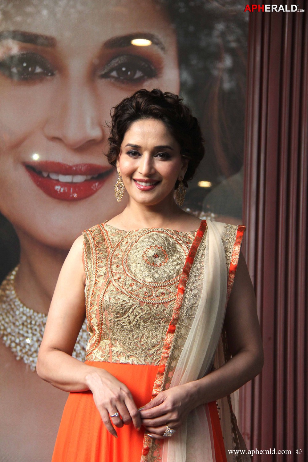 Madhuri Dixit at Kshan Ala Bhagyachya Prize