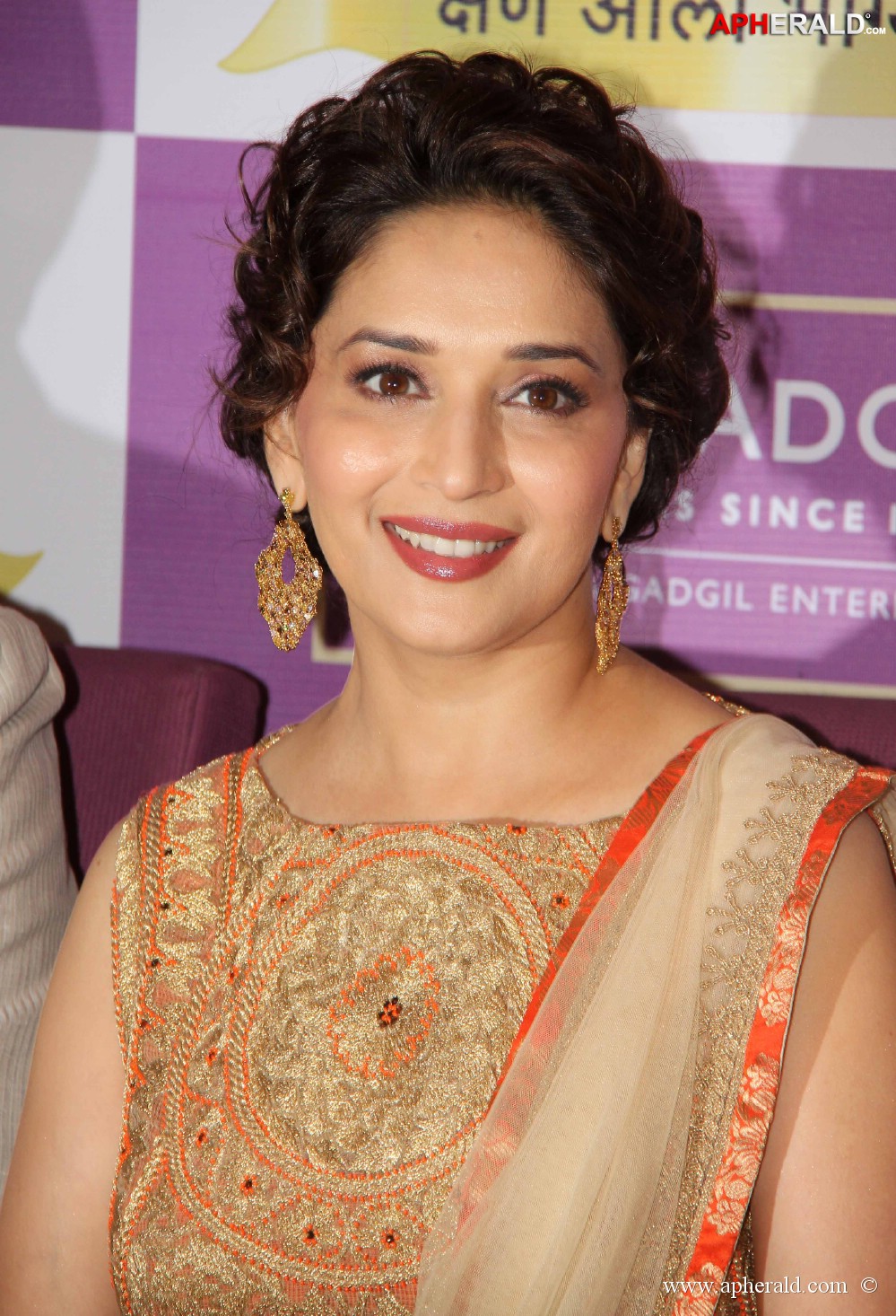 Madhuri Dixit at Kshan Ala Bhagyachya Prize