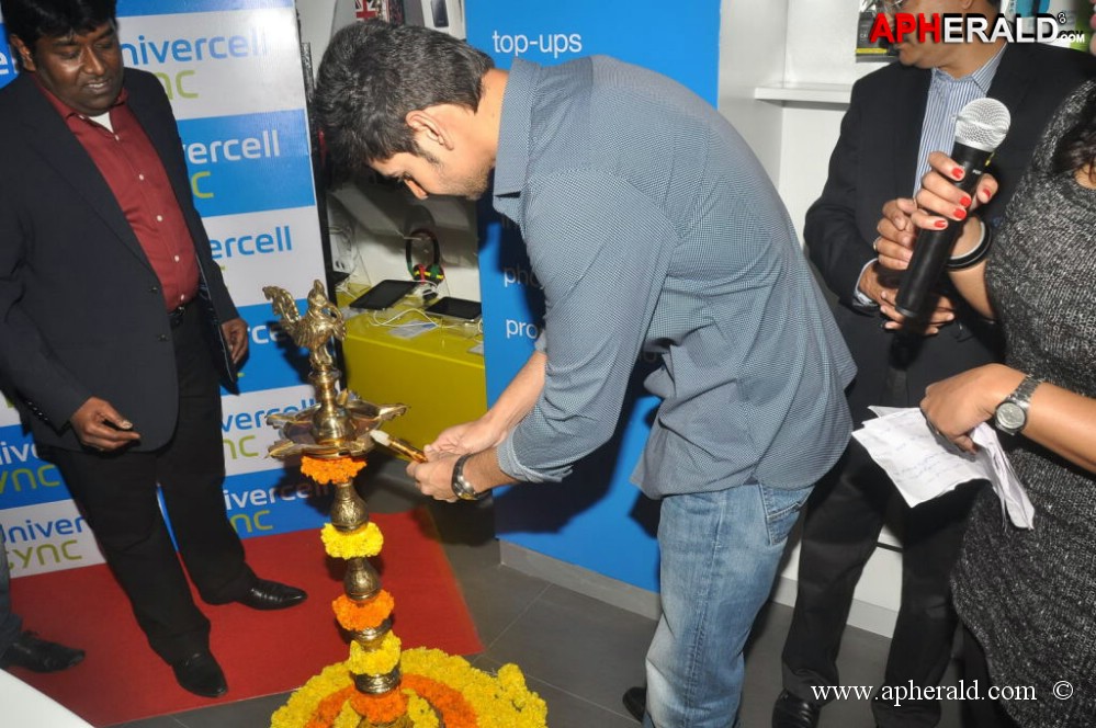 Mahesh Launches Univercell Sync Mobile Store