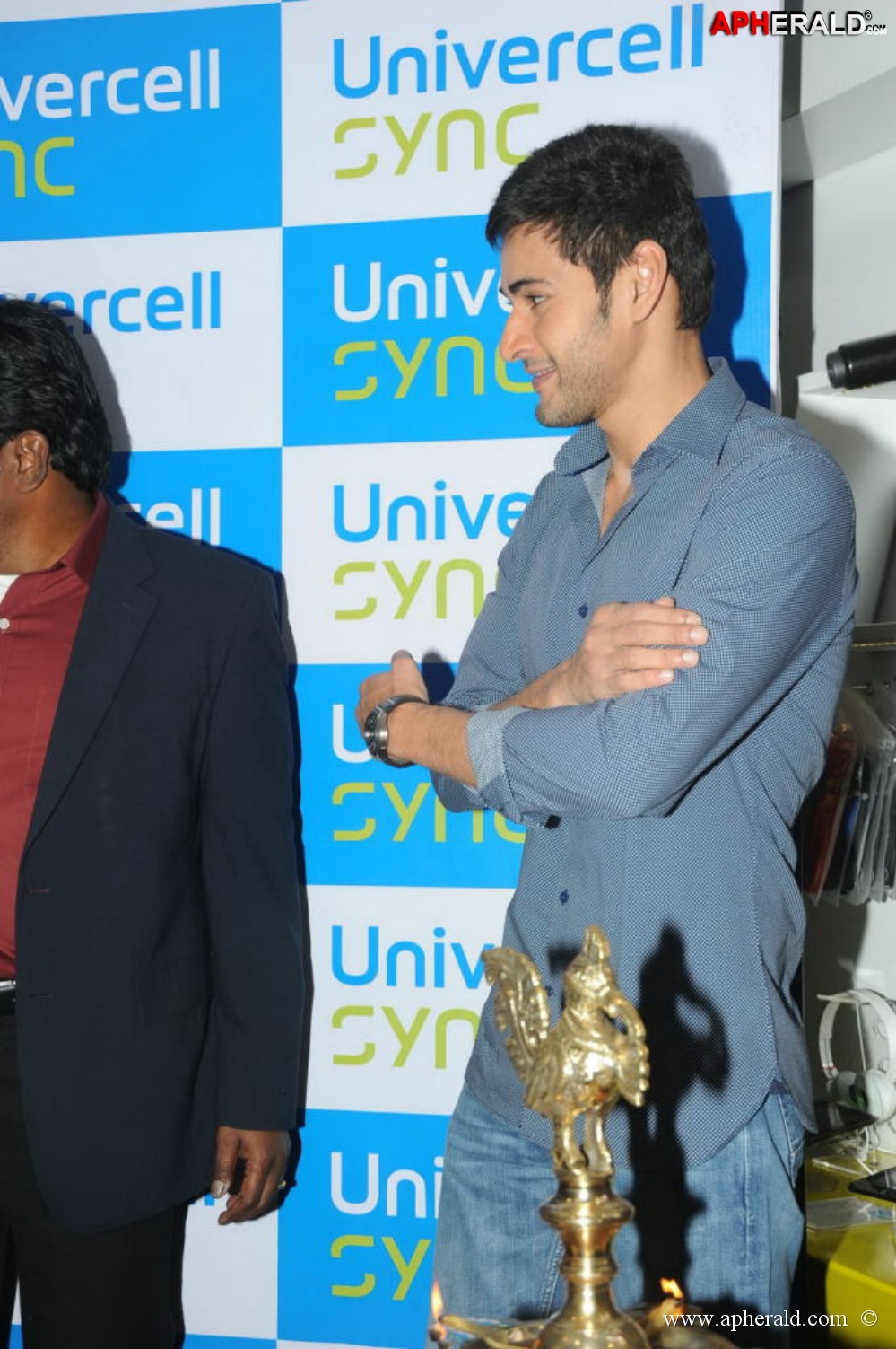 Mahesh Launches Univercell Sync Mobile Store