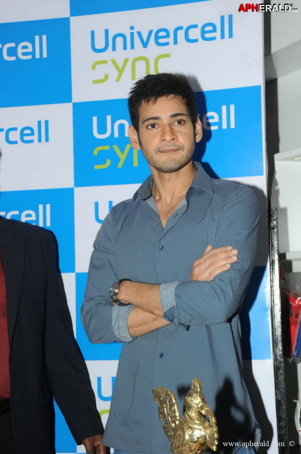 Mahesh Launches Univercell Sync Mobile Store