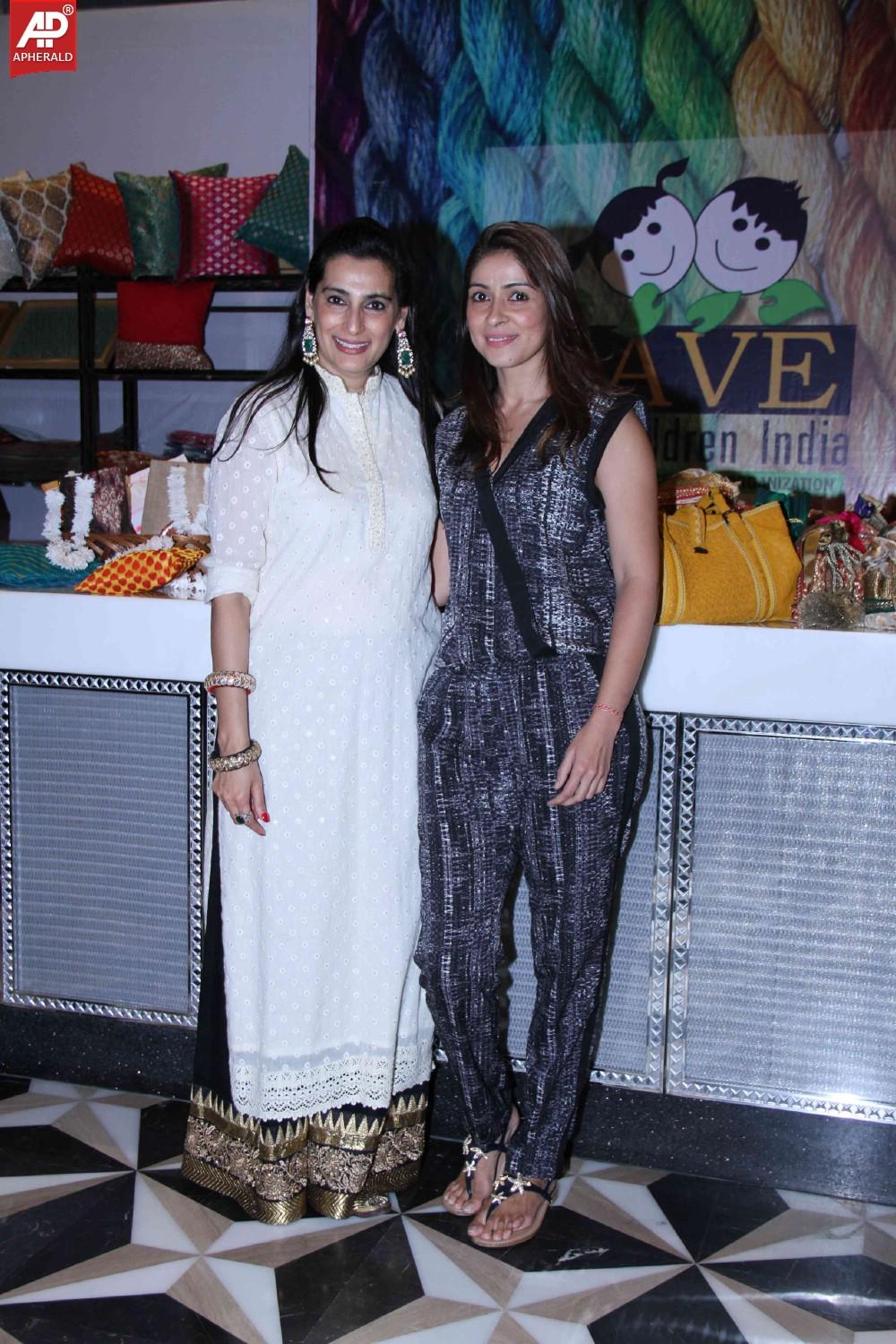 Bollywood Celebs at Mana Shetty Araaish Exhibition