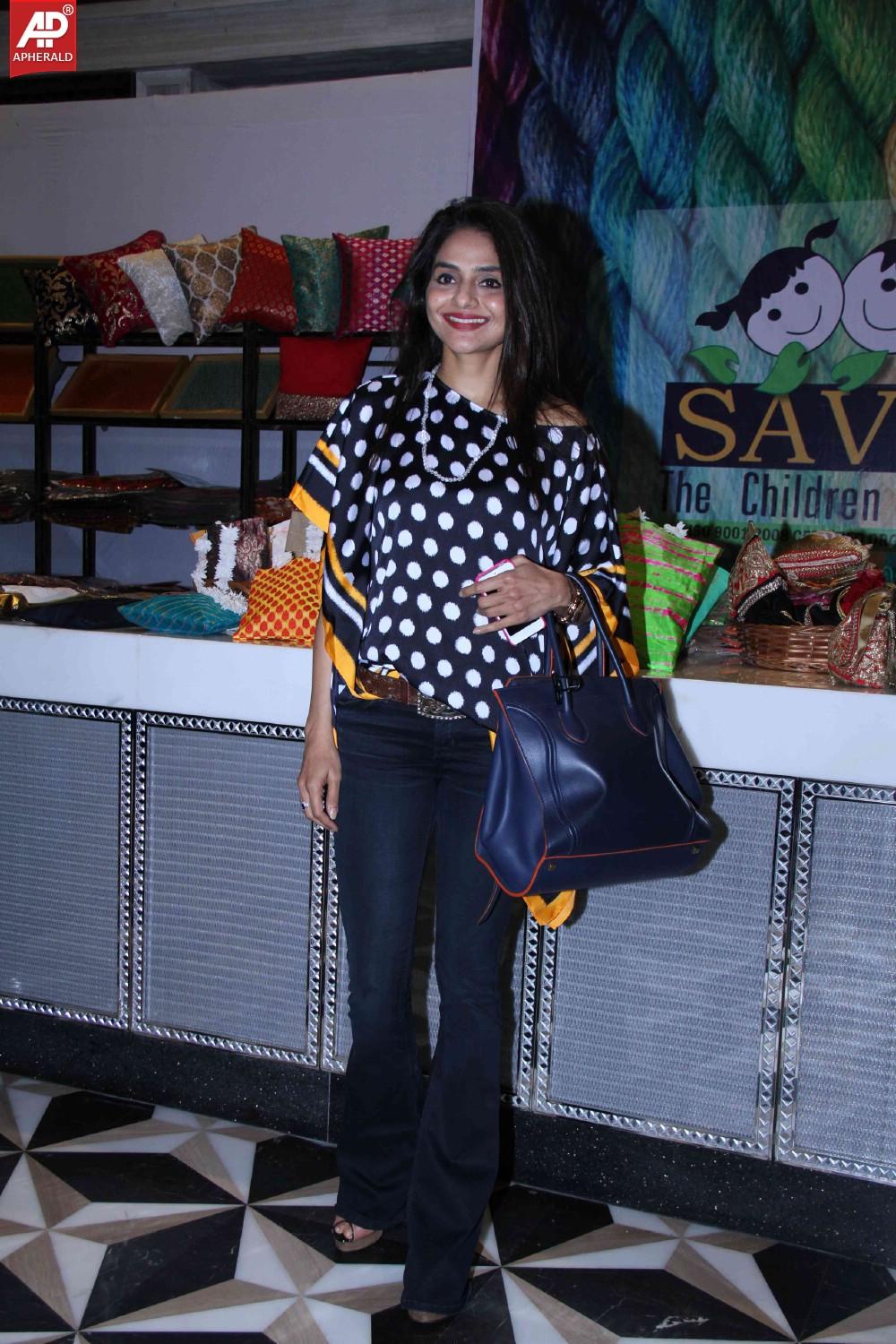 Bollywood Celebs at Mana Shetty Araaish Exhibition