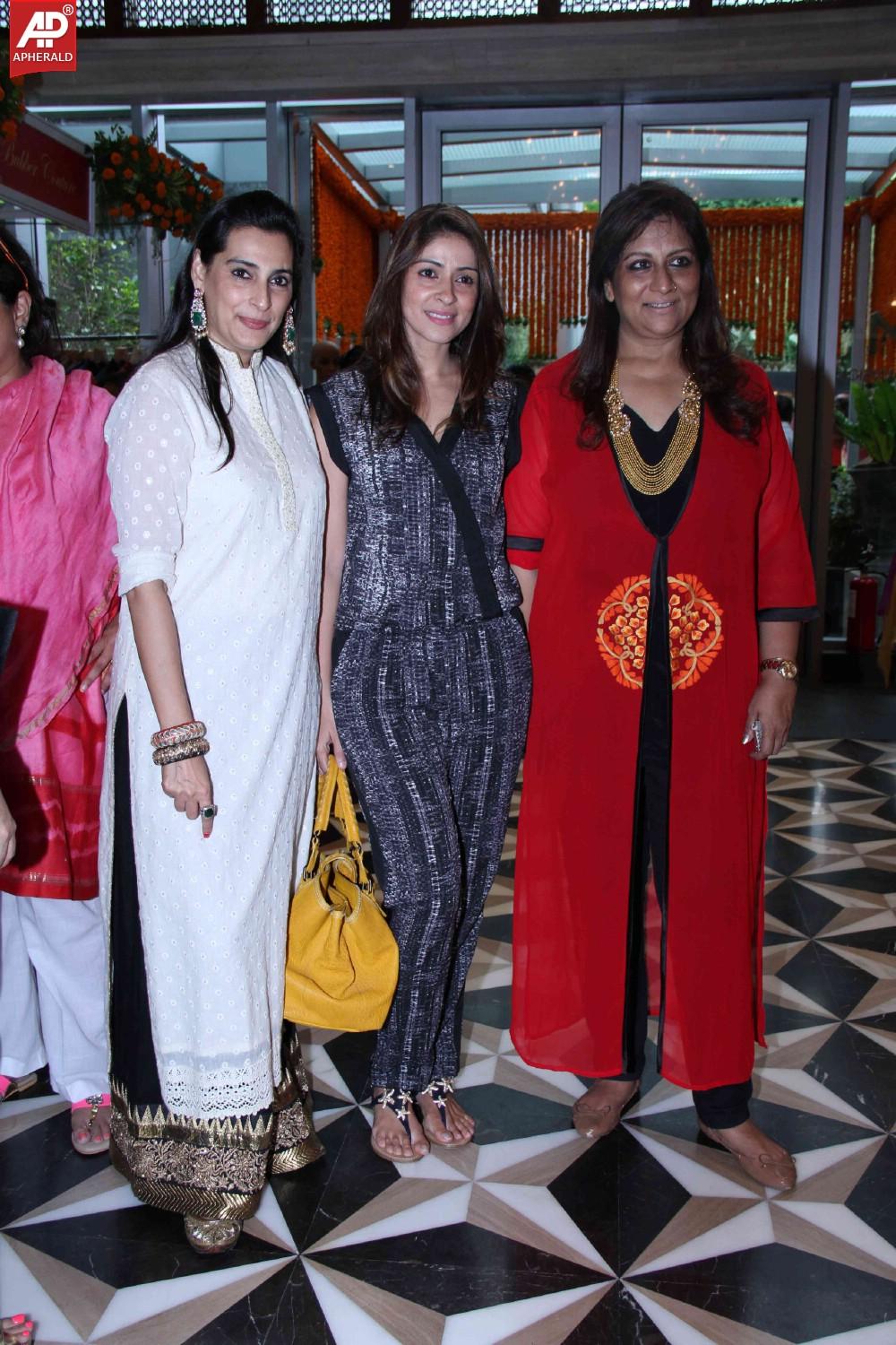Bollywood Celebs at Mana Shetty Araaish Exhibition