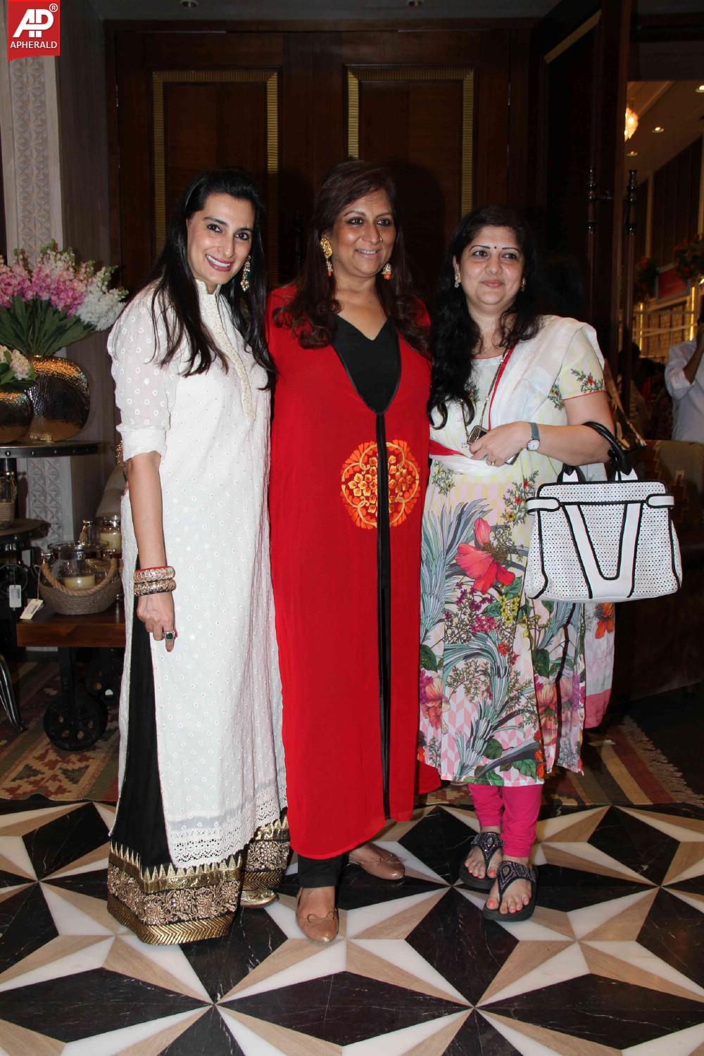 Bollywood Celebs at Mana Shetty Araaish Exhibition
