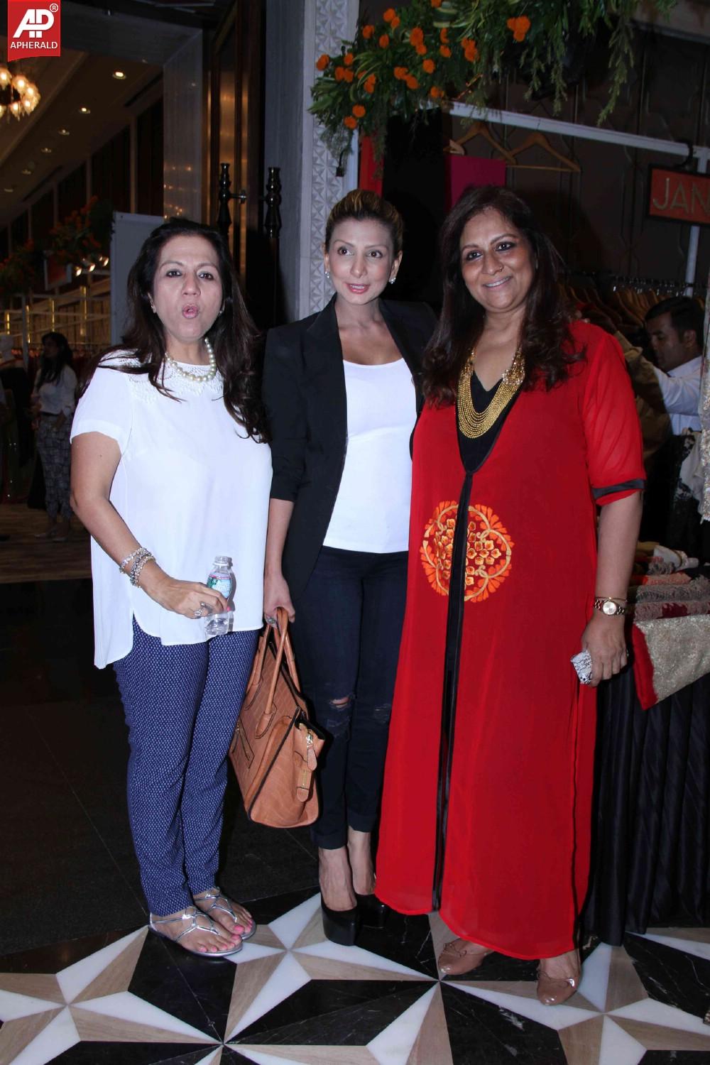 Bollywood Celebs at Mana Shetty Araaish Exhibition